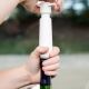 Wine Saver Pompa salvavino bianca c/o 1 tappo per sottovuoto Vacu Vin